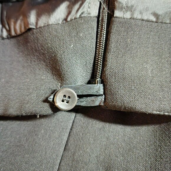 Akris Black Wool Skirt – Size M – Grosgrain Trim – Zip Closure – Designer Fit - Picture 5 of 7